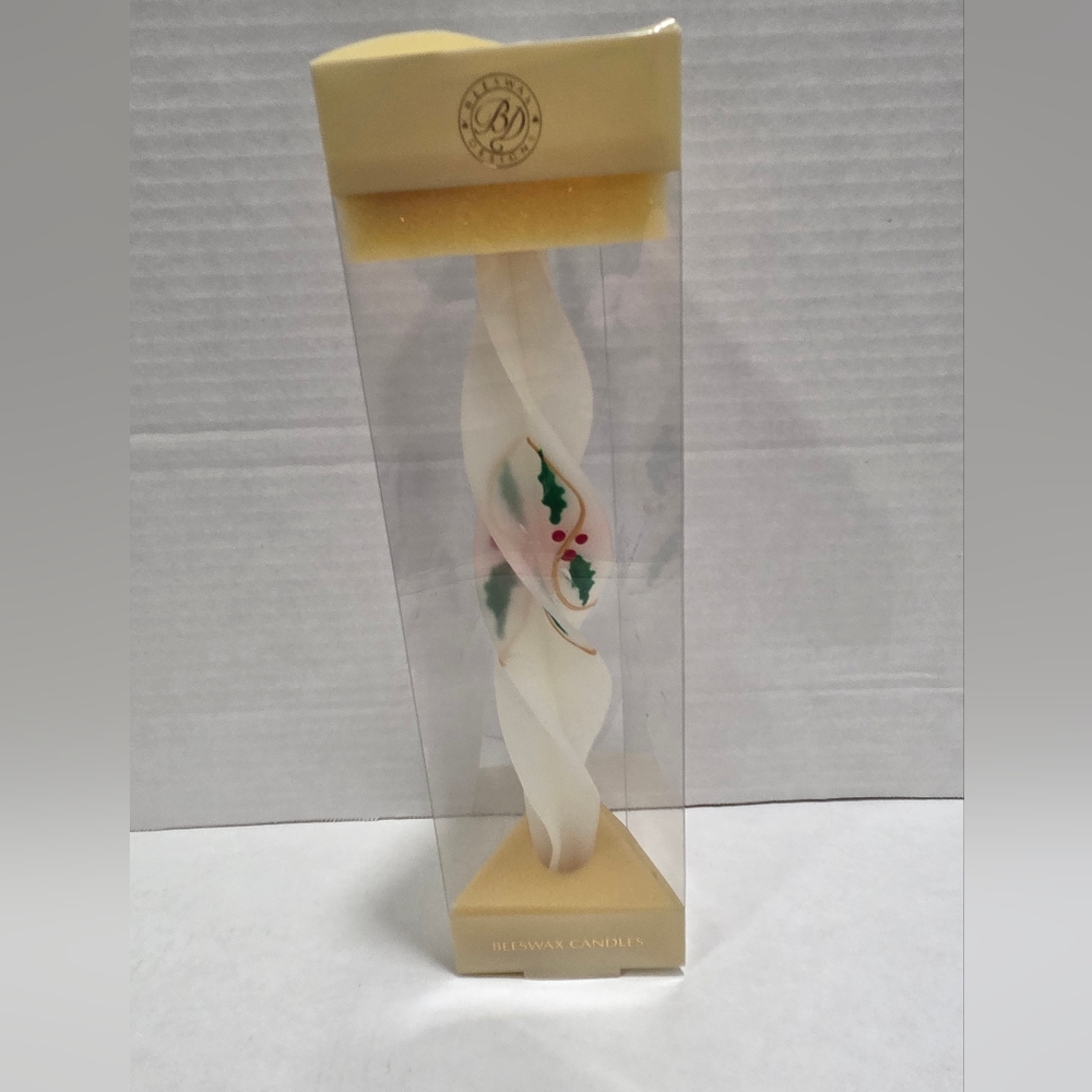 Knorr Beeswax Vintage Silouette Holly Berry Candle